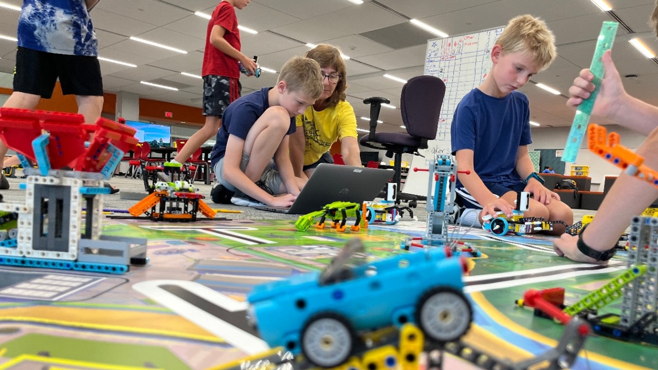Kids program and test electronic LEGO creations