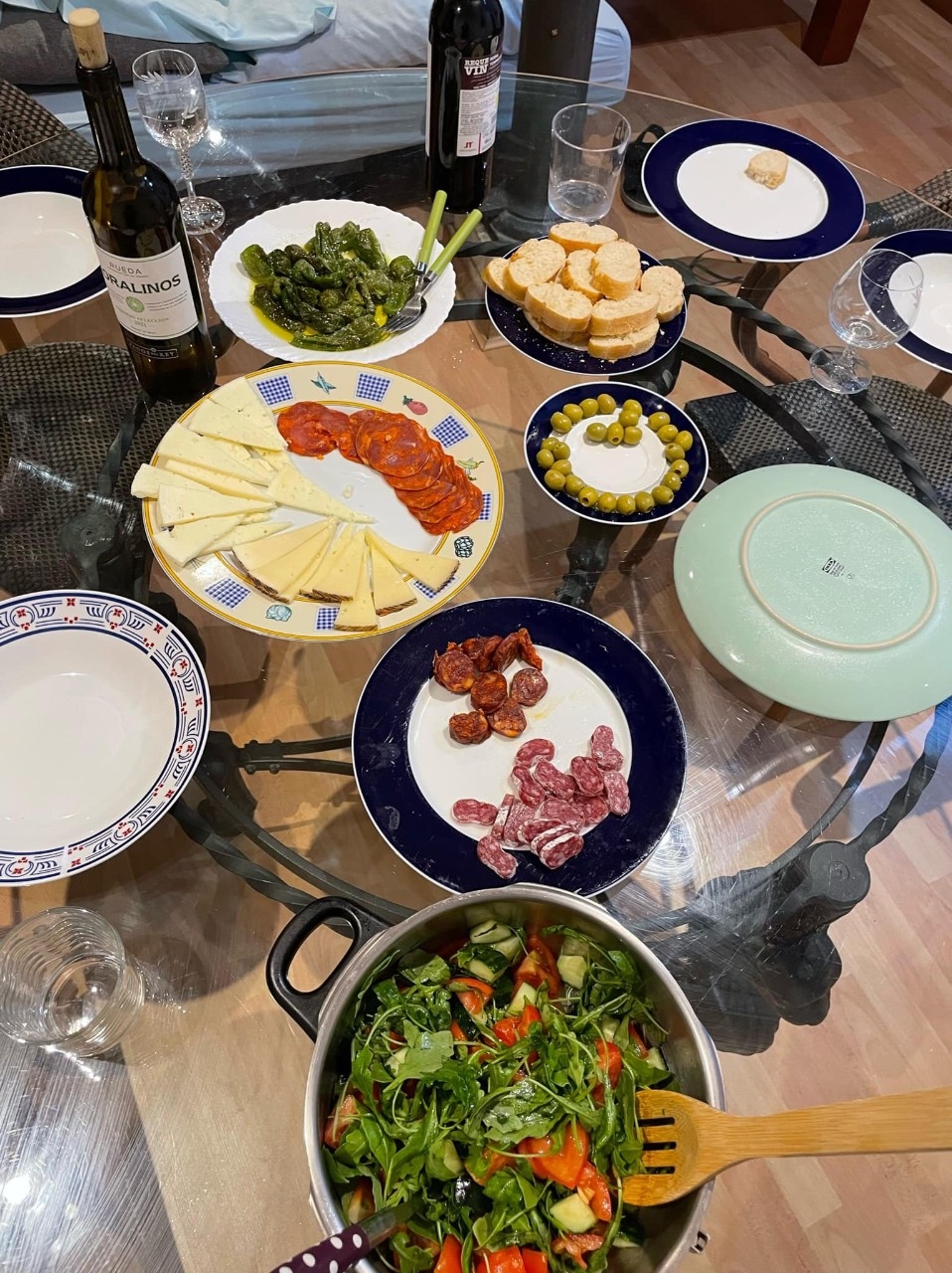 una cena de tapas