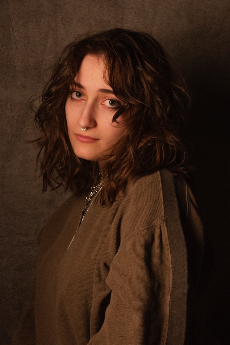 Riley Weber-Horowitz headshot