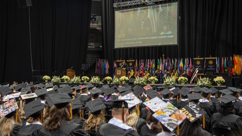 Graduates to fall 2024 Commencement ceremony